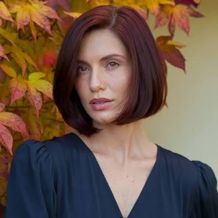 Welcome alluring hair volume and style with this deep side part on a bob haircut. Find more photos like this by clicking the link in our bio. ⭐️🤎 Photo Credit: @anna__volegova #deepsidepart #