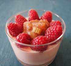 Mousse De Fraises Au Lait Condense Sans Oeufs Compote De Rhubarbe Et Framboises Fraiches Et Si C Etait Bon Mousse Fraise Compote Rhubarbe Framboise