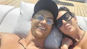 Cristiano Ronaldo i Georgina Rodriguez zaręczeni? Ten brylant na palcu jest  naprawdę wielki
