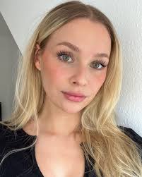 Om du är 50 år eller äldre, säg hej 👋. Gud förbjude att du scrollar igenom  utan att säga hej 🥺