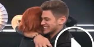 Pour ceux qui n'auraient pas vu le bisou de rayane et deniysa hier soir sur le plateau de danse avec les stars, petite séance de rattrapage : Danse Avec Les Stars Rayane Bensetti Dansera Avec Fauve Hautot Video