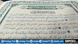 Jetzt neu oder gebraucht kaufen. Doa Khatmil Quran Lengkap Bahasa Arab Latin Dan Terjemahannya Sebagai Pembela Cahaya Di Akhirat Halaman 2 Sriwijaya Post