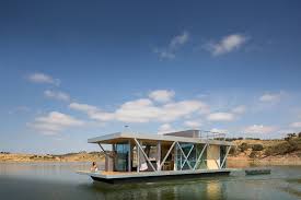Friday Develops Modular Floating House For Weekend Getaways Floating Architecture Floating House House Boat