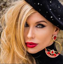 Aké veľké implantáty majú celebrity? 😍🔥 Eva Cifrová (36) modelka,  playmate, podnikateľka Veľkosť: 3,5 ⬇️⬇️⬇️ V roku 2007 nafotila sexi zábery  pre slovenský Playboy. Snímky boli tak úspešné, že ich odkúpilo niekoľko