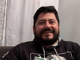 Erick Lewis's Instagram, Twitter & Facebook