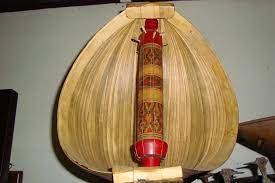 Instrumen ini berupa alat musik tiup serupa dengan terompet dan termasuk. Alat Musik Tradisional Dan Asal Daerahnya