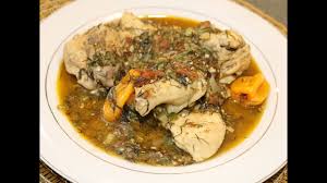 Préparation du bouillon de volaille couper les carcasses de poulet en gros morceaux. Bouillon De Poulet Avec Gombo A La Congolaise Chicken Bouillon Congolese Recipe Youtube