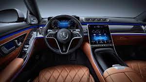 It attempts to improve on the outgoing model by offering more style, more luxury, more space, and even more technology. Mercedes S Klasse 2021 Die Neue Generation Gibt Es Ab 96 094 Euro
