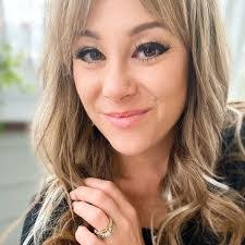 Kasey Sexton's Instagram, Twitter & Facebook