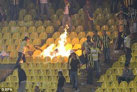 The reflections of turkey's tense political environment has become increasingly visible in stadiums, with one the game ended with a draw, prompting fury among fenerbahçe's fans and management. Fenerbahce Fans Set Fire To Own Ground After Losing Title In Final Day Drama Picture Special Daily Mail Online
