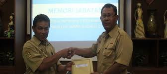 Tangannya menekan kepala saya sampai hampir seluruh wajah saya terbenam di kemaluannya. Pergantian Kepala Sekolah Smpn 7 Yogyakarta