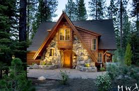 Faceti ceva cu solul acolo la căsuta din padure acum cat este frumos afara. O Casuta De Poveste Construita Din Lemn Si Piatra In Mijlocul Padurii Log Cabin Homes Cabin Homes Cabins In The Woods