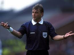 Au cours de sa carrière, il a été retenu arbitre lors de la coupe du monde 1994. Fp86czl0muzpnm