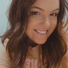 Rae Powell's Instagram, Twitter & Facebook