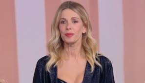 Aynı zamanda sahip olduğu yüksek üretim kapasitesi ve gücünü geleneksel el. Le Iene Alessia Marcuzzi Osa In Total Black E Balotelli Si Sbilancia Sull Ex Dilei