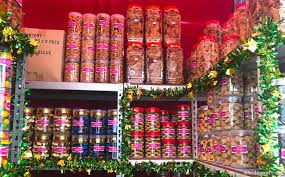 Although it comes in lots of varieties and bakers' creativity leads to the invention of new and new recipes, three most common kuih muih kinds include kuih lapis or a layer cake 5 Traditional Hari Raya Goodies That We Love Little Day Out