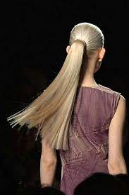 Cheveux Elegants Et Classiques Au Defile Straight Hairstyles Long Hair Ponytail Long Hair Styles