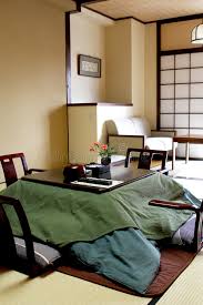Im fokus steht das futonbett, das man traditionell tagsüber zusammenrollen kann. Traditionelles Japanisches Schlafzimmer Fotos Kostenlose Und Royalty Free Stock Fotos Von Dreamstime