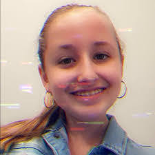 Karen Perkowski's Instagram, Twitter & Facebook