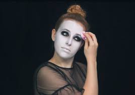 It doesn't require any specialist makeup and is surprisingly easy to do! How To Scary Halloween Makeup Superdrug