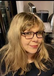 Julie Blakeney's Instagram, Twitter & Facebook