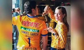 La pareja entre el senador de nuevo león, samuel garcía y la influencer mariana rodríguez cantú el senador se encontraba explicando los lugares para la gira de su libro: Samuel Garcia El Senador Al Que Quieren Destituir Por Playera Del Tigres