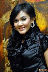 Donna Amelia's Instagram, Twitter & Facebook