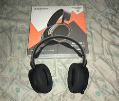 Did you just get a new pair of arctis 5s?do u wanna customize the sound according to your preference?does the sound feel hollow out of the box?this video is. A Very Late Share Post Brought This One Arctis 5 More Than A Month Ago June 25 2020 Begrudgingly Since There Are No Stocks Of Arctis 3 Due To The Pandemic So