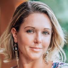 Taryn Hall (@tarynitup77)