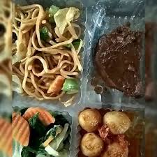Untuk harga 1 porsi mie sop bu tuti ini sekitar 15k hingga 20k saja guys. Sop Iga Sapi Bu Tuti Home Facebook