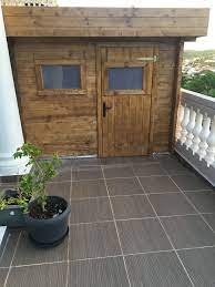 un abri de jardin discret et esthetique a eriger sur la terrasse cote piscine ce cabanon en bois et a toit p abri de jardin abri de jardin bois cabanon bois