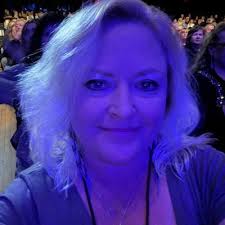 Winter Rose (@ehoranpoet)