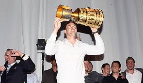 Manuel peter neuer is a german professional footballer who plays as a goalkeeper for and captains both the bundesliga club bayern munich and the germany national team. Nach Dem Eklat Bei Der Pokal Feier