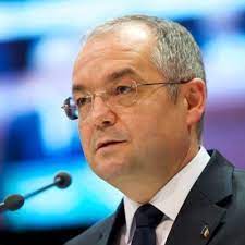 Emil boc, de acord cu activitatea în regim de telemuncă după impunerea noilor restricții: Emil Boc Emil Boc Twitter