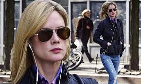 Stephanie March takes a solo outing in NYC as Bobby Flay divorce battle  heats up