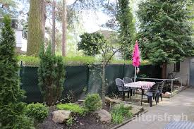 Haus & garten in berlin. Hinter Dem Haus Befindet Sich Ein Kleiner Garten Altersfroh