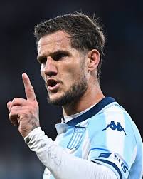 GANÓ LA RESERVA 💪🏽 Con goles de Máximo Paredes y Matías Acevedo, la  reserva de #RACING venció 2-0 a #Tigre en el Tita. 👈🏽 Tres triunfos y dos  empates en este nuevo