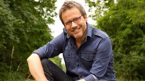 Le train numéro 6458 à destination de la lune est annoncé voie a. Replay Des Trains Pas Comme Les Autres Des Trains Pas Comme Les Autres Tanzanie 1 2 Du France 5