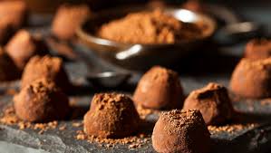 Mit viel handarbeit werden erlesene zutaten in kleine meisterwerke verwandelt, die sich nicht nur für die eigenen. Raffiniert Recycelt Pralinen Aus Ubrig Gebliebenem Kuchen Bunte De