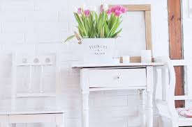 Ich Bin In Einem Haushalt Aufgewachsen In Dem So Ziemlich Alles Weiss Angestrichen Wurde Erst War Es Die Ba Dunkle Mobel Mobel Weiss Streichen Moebel Streichen