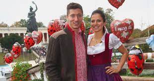 Hicks has previously been linked romantically to lewandowski, a former trump campaign manager. Bayern Munich S Robert Lewandowski Is Playing So Well His Wife Is Now Bantering Europe S Defenders Mirror Online