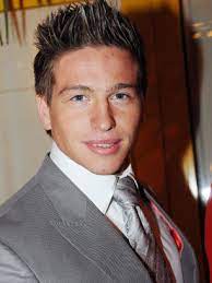 Présent dans toutes les émissions people du moment, il répétait avec une confiance ahurissante et un panache fou qu'il était. Ferme Celebrites 3 Que Penser Vraiment De Mickael Vendetta Cosmopolitan Fr