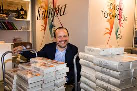Zapoznaj się już teraz z biografią noblistki i sprawdź, po które z jej utworów sięgnąć w pierwszej kolejności. One Year Old Indie Publisher Kampa Verlag Happily Surprised By Olga Tokarczuk S Nobel Prize Publishing Perspectives