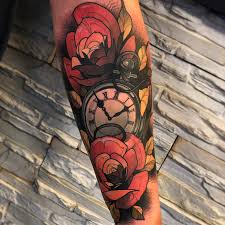 Tatouage bras homme 50 tatouages homme en styles varies tatouage bras complet tatouage bras tatouage bras complet homme from i.pinimg.com. 100 Tatouages D Horloge Pour Homme Tatouez