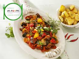 Mediterranes Gemuseragout Mit Rosmarinkartoffeln Rezept Rosmarinkartoffeln Rezepte Lebensmittel Essen