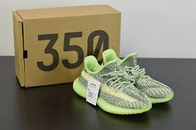 The collaboration has also produced shirts, jackets, track pants, socks, slides, women's shoes and sl. Adidas Yeezy 350 Venta Www Macj Com Br