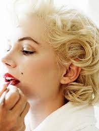 It stars michelle williams, kenneth branagh, eddie redmayne, dominic cooper, julia ormond, emma watson, and judi dench. Michelle Williams As Marilyn Munroe Michelle Williams Brigitte Lacombe My Week With Marilyn