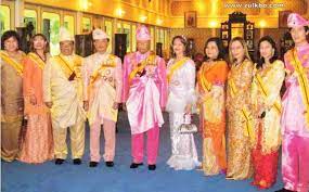 Tengku datuk nor akmar sultan abu bakar is heading the list of 197 recipients of state awards and medals in conjunction with the sultan of pahang, sultan ahmad shah's 87th birthday today (jan 27). Giga Blog Royal Family Of Pahang Royal Family Pahang Royal