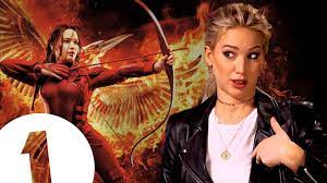The evolution of jennifer lawrence's hunger games style. Did You Guys Know I Was In The Hunger Games Jennifer Lawrence On Where She Keeps Katniss S Bow Youtube