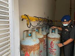 *lain lain* naziran permit barang kawalan lpg di kilang sumirubber sdn bhd, bakar arang. 500kg Lpg Dirampas Di Hotel